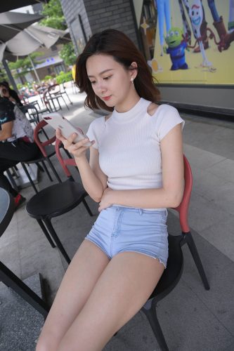 图片[1]-短发牛仔的漂亮女生【2.4G】-唯美街拍