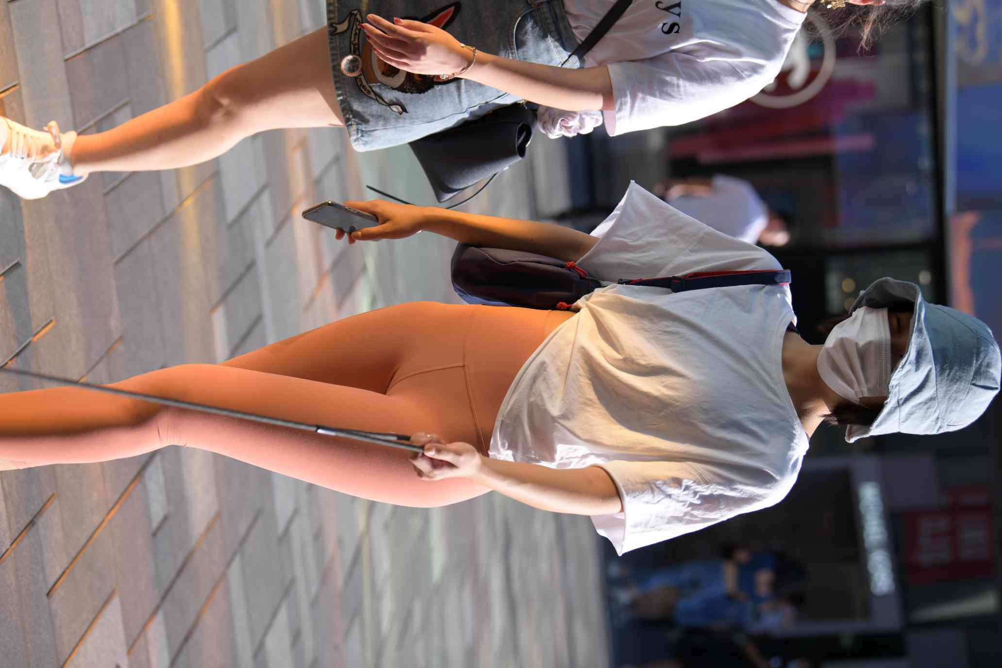 图片[2]-【免费】遛狗的瑜伽裤女人【60P】04031-唯美街拍