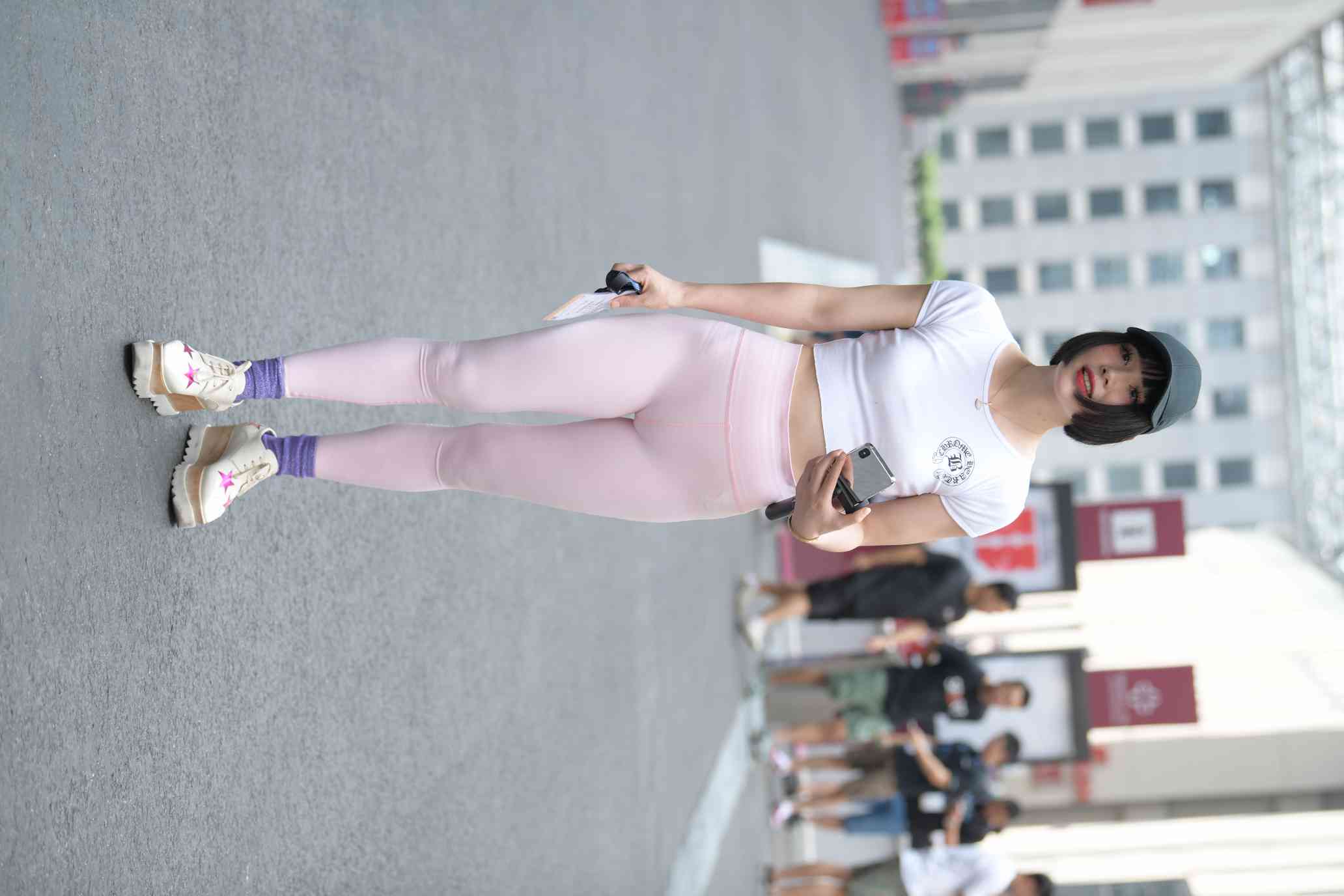图片[2]-短发鸭舌帽时尚女生【102P】04022-唯美街拍