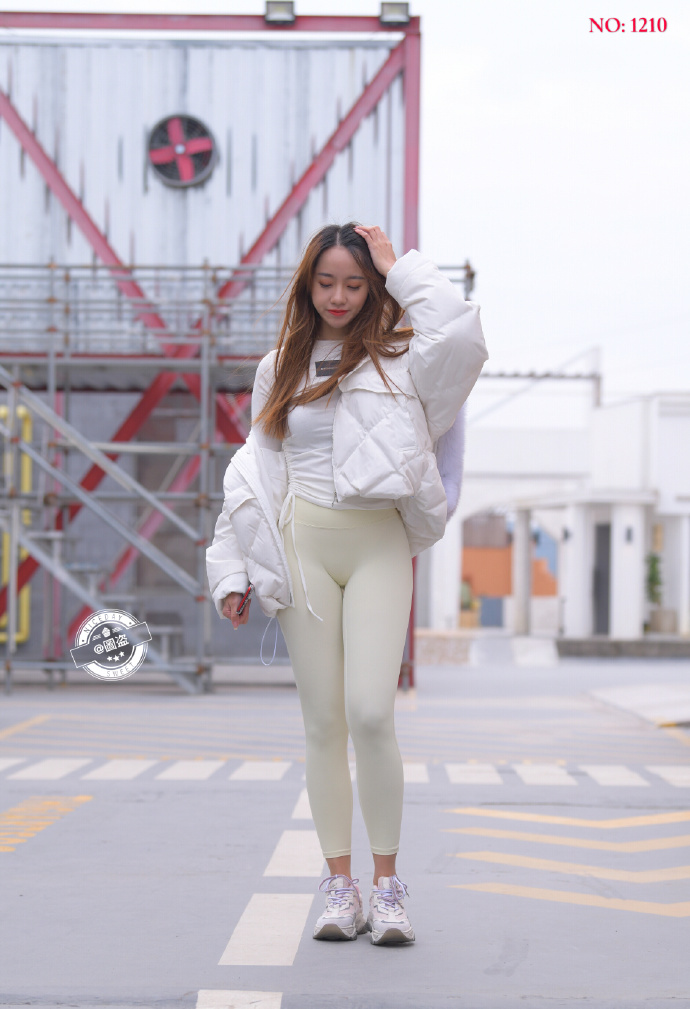 图片[2]-漂亮的白色瑜伽裤女孩 J1441 696P1V-21.4GB-唯美街拍