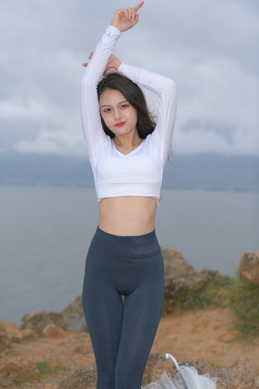 图片[2]-深蓝色瑜伽裤甜美女孩 J1320 514P2V-17.5GB-唯美街拍
