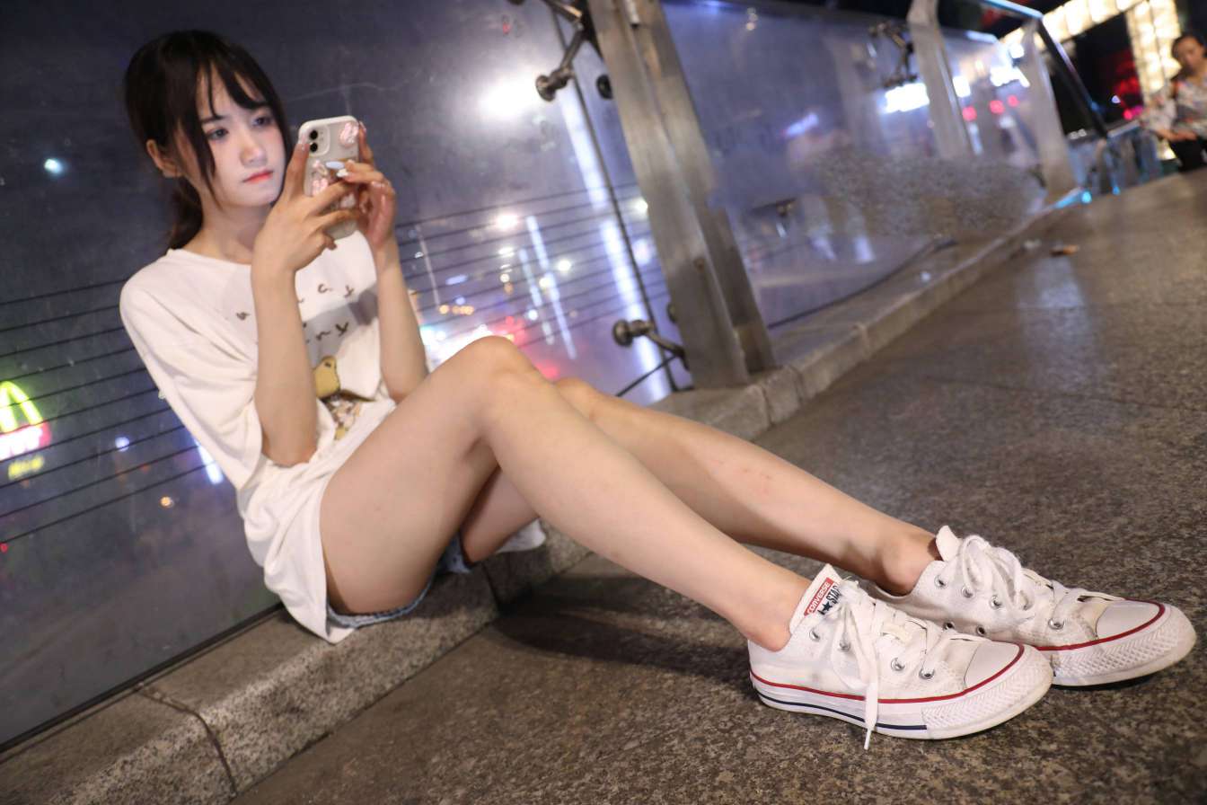 图片[3]-KTV里唱歌的长腿帆布鞋女孩【102P】20015-唯美街拍