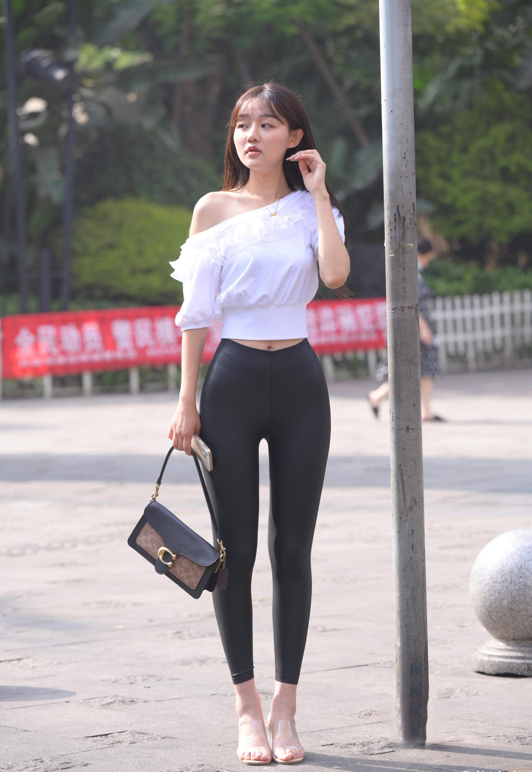 图片[5]-笑容非常甜美且治愈的皮裤女孩 J1945 751P1V-22.1GB-唯美街拍