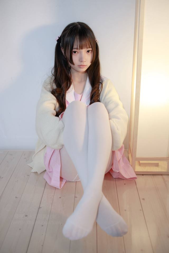 好像有什么心事的白丝双马尾女孩【59P】20022-唯美街拍