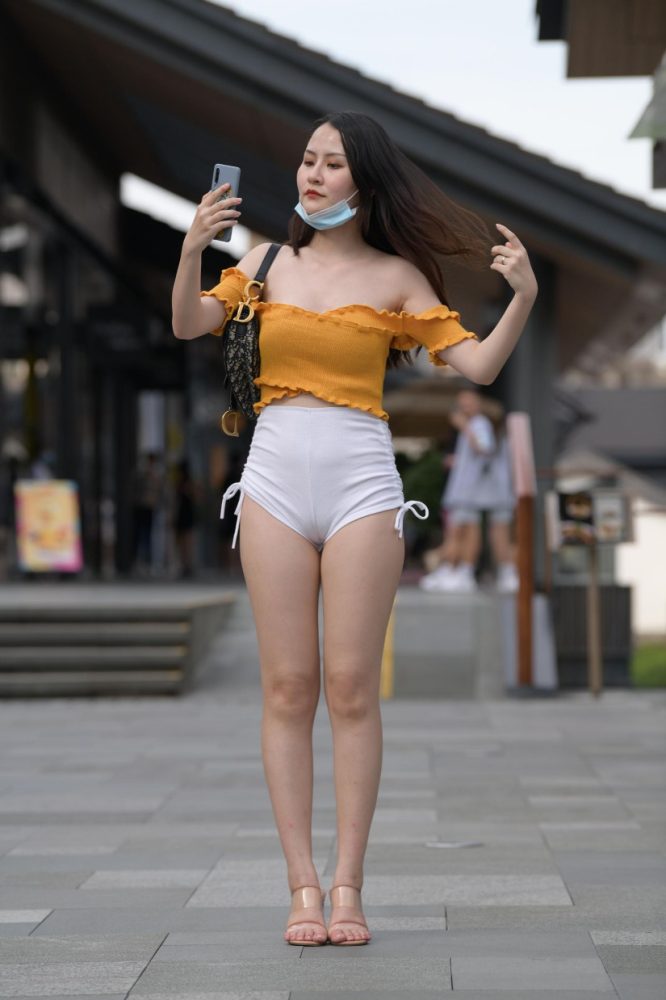 高腰白色短裤的漂亮女孩【767P】00065-唯美街拍