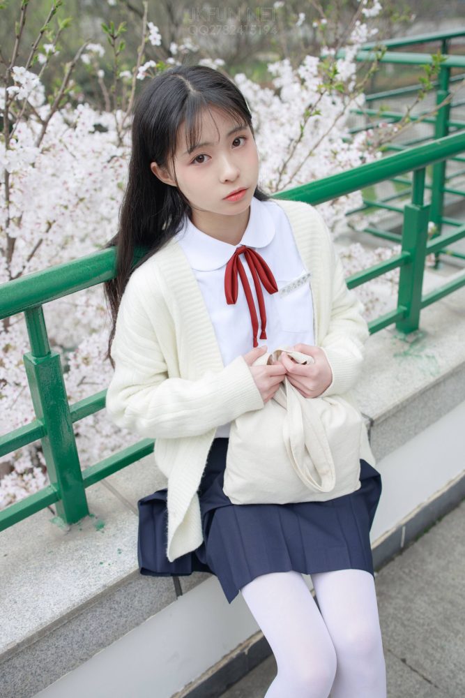 甜美可人的白丝姑娘【127P】20011-唯美街拍