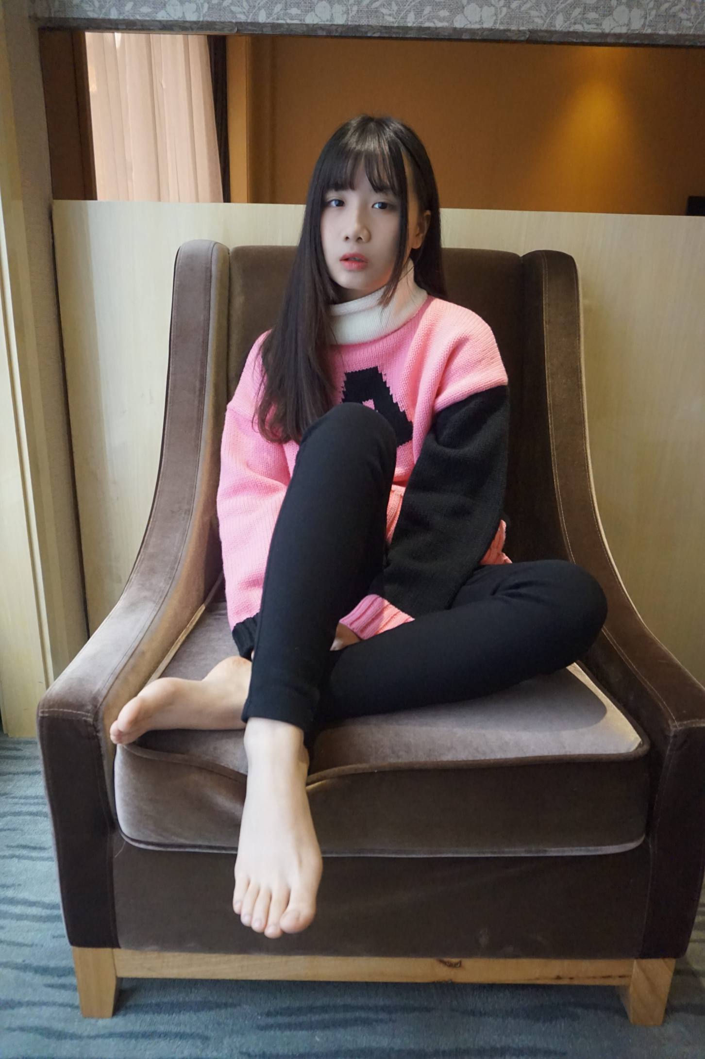 图片[1]-齐刘海的长发女孩【70P】20016-唯美街拍