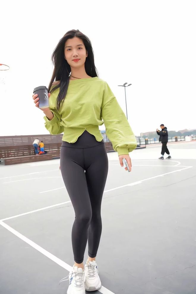 绿色瑜伽裤女孩很开心 J1519 1094P1V-27.6GB-唯美街拍