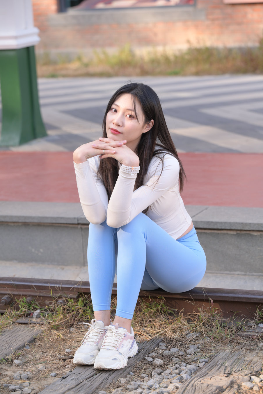 图片[2]-在路边休息的瑜伽裤女孩 J3435 558P-10.8GB-唯美街拍