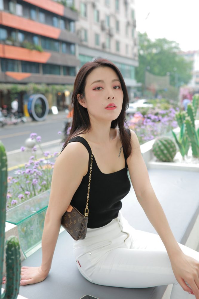 非常漂亮的白色紧身裤女孩J2055 895P2V-24.5GB-唯美街拍
