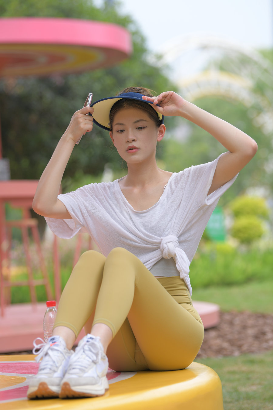 图片[1]-戴着遮阳帽的瑜伽裤女孩J2965 796P1V-27.1GB-唯美街拍