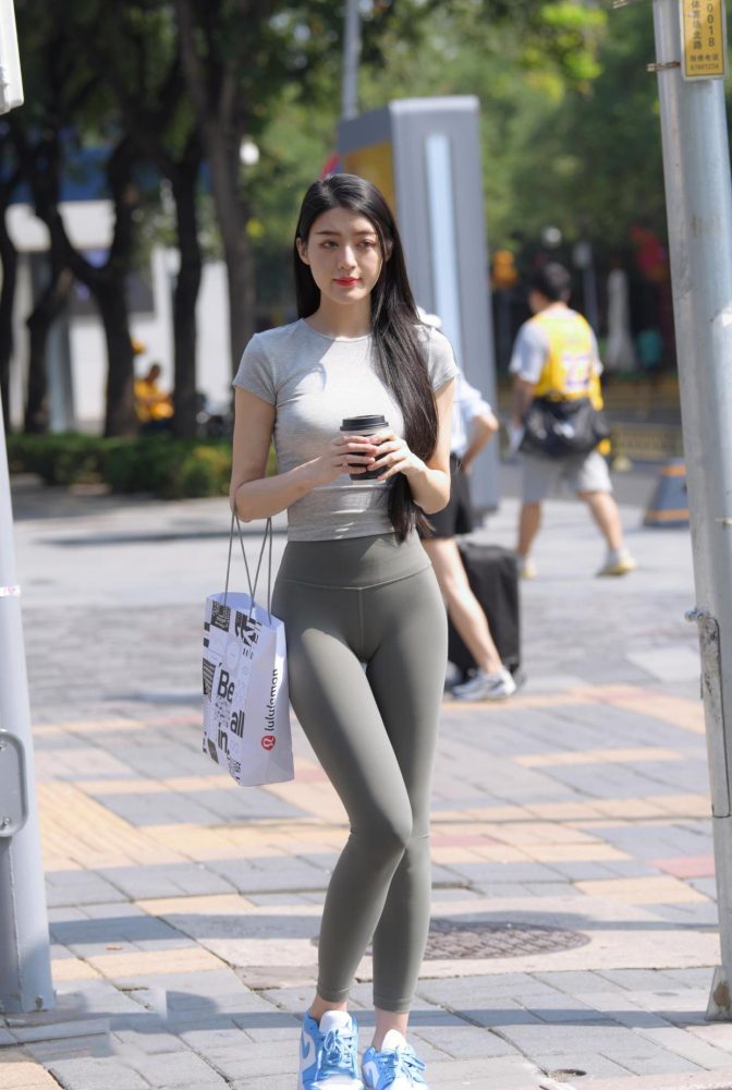 在外面逛街的瑜伽裤女孩J2240 449P1V-16.7GB-唯美街拍