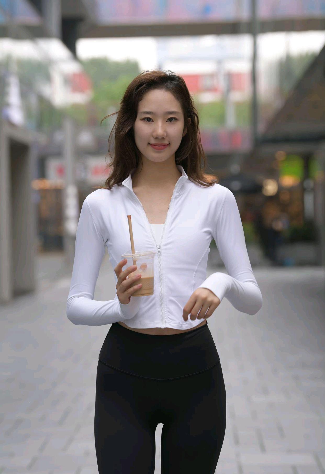 图片[2]-像刘亦菲的黑色瑜伽裤女孩J2237 340P1V-14.8GB-唯美街拍