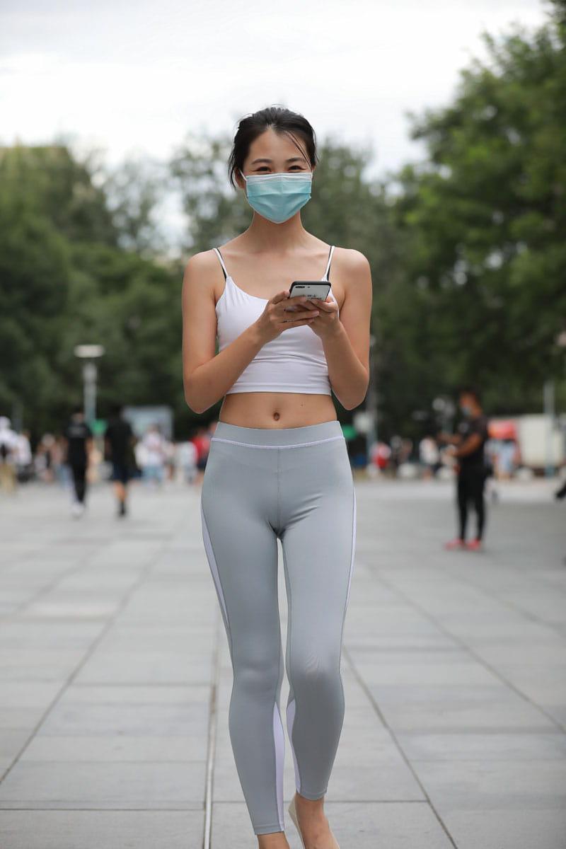图片[4]-灰色瑜伽裤姑娘笑容超甜 J5074 180P2V-2.15GB-唯美街拍