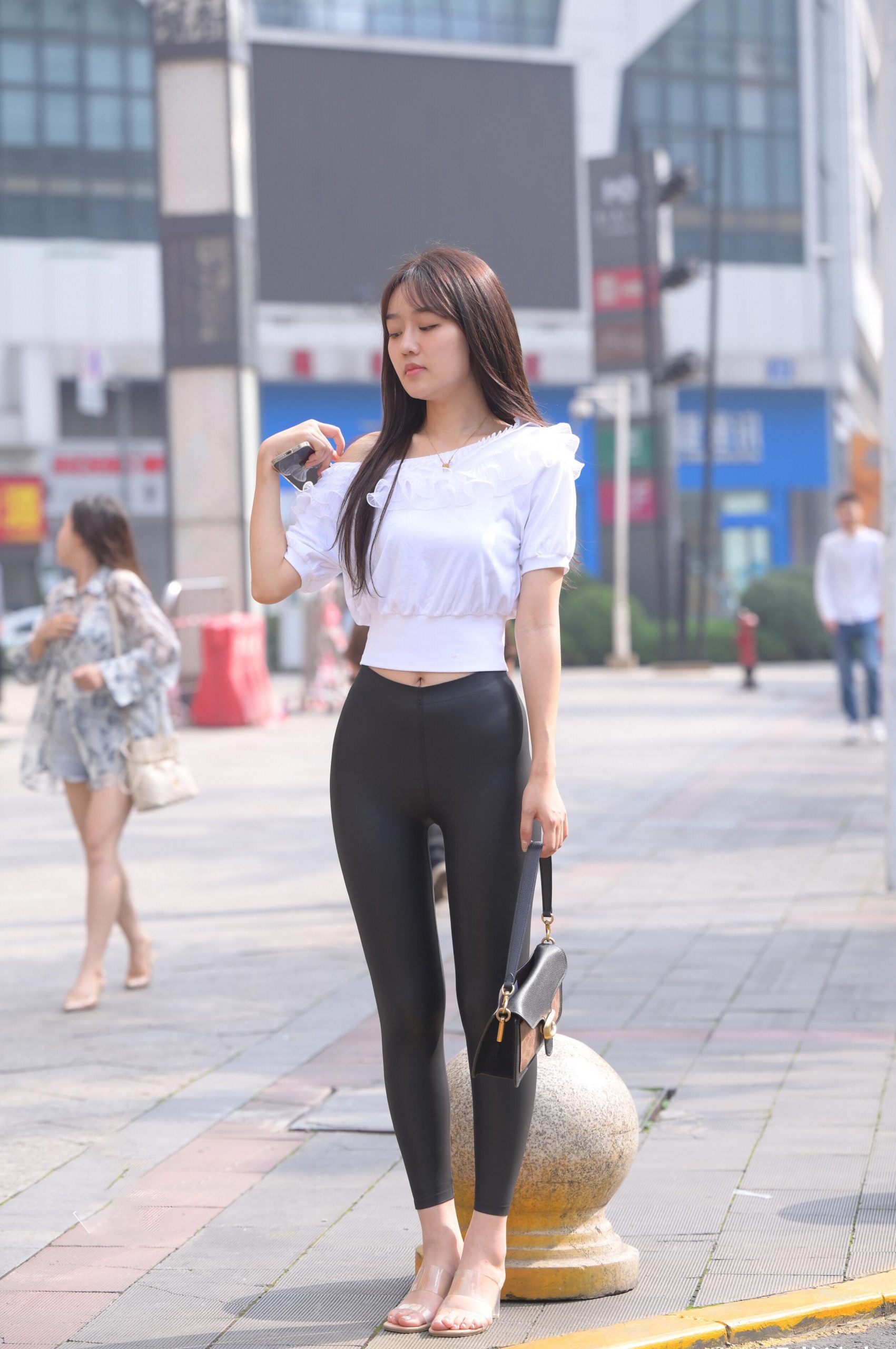 图片[4]-笑容非常甜美且治愈的皮裤女孩 J1945 751P1V-22.1GB-唯美街拍