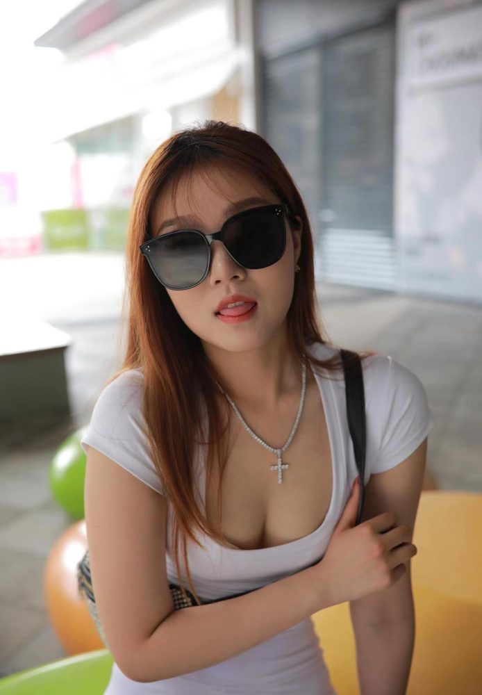 看上去拽拽的瑜伽裤女孩 J1695 425P1V-14.0GB-唯美街拍