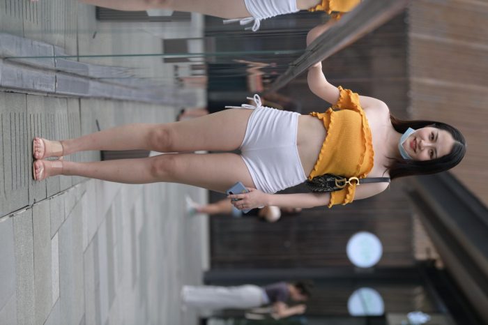高腰白色短裤的漂亮女孩【767P】00065-唯美街拍