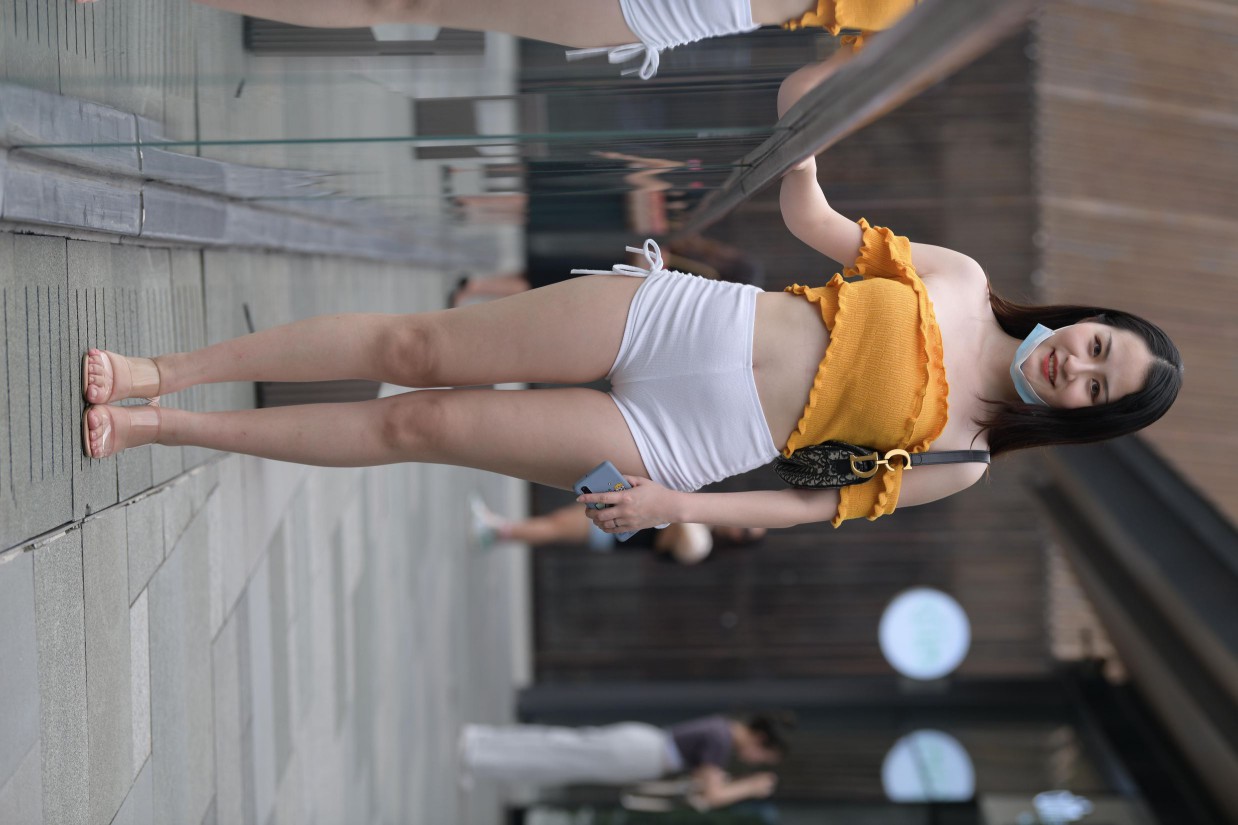 图片[2]-高腰白色短裤的漂亮女孩【767P】00065-唯美街拍