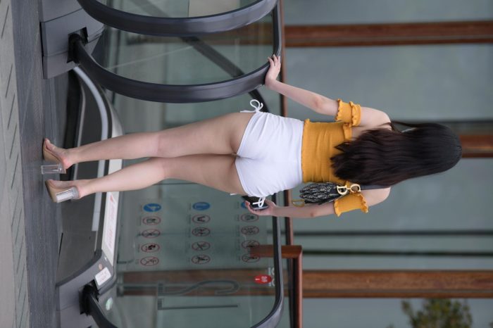 高腰白色短裤的漂亮女孩【767P】00065-唯美街拍