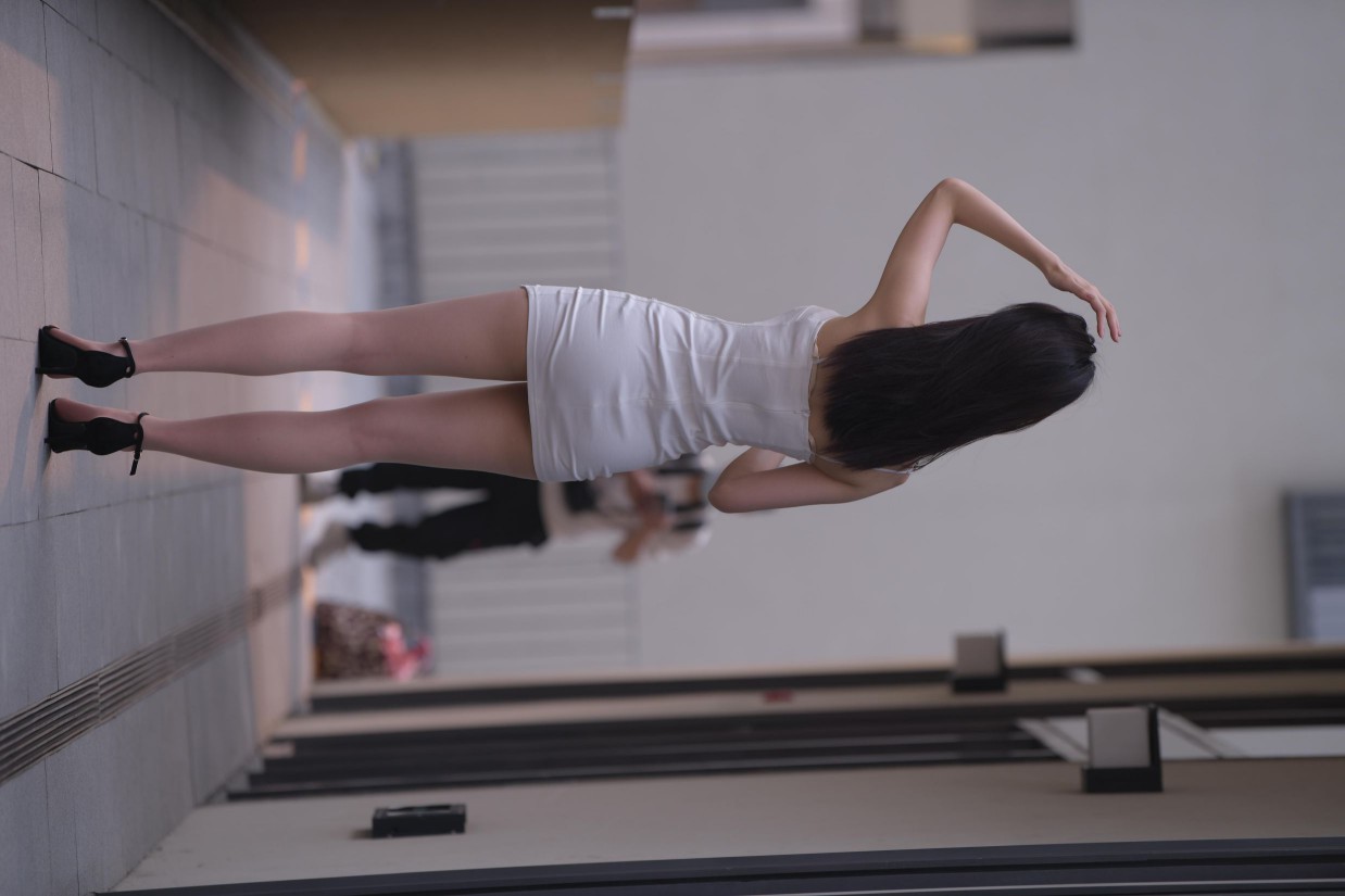 图片[4]-长发女孩紧身短裙特别显身材【245P】00040-唯美街拍
