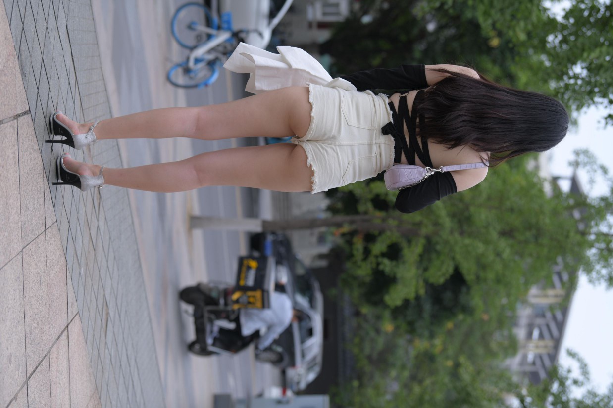 图片[5]-白色短裤的女生笑的很开心【177P】00035-唯美街拍
