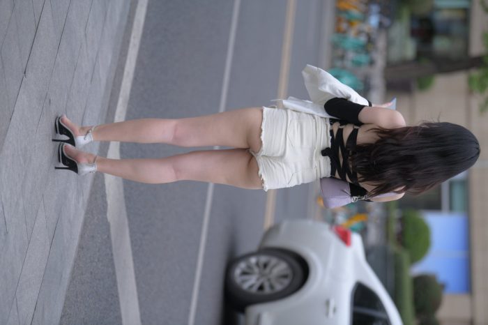 长发飘飘的白色热裤美丽女孩【49P】00029-唯美街拍