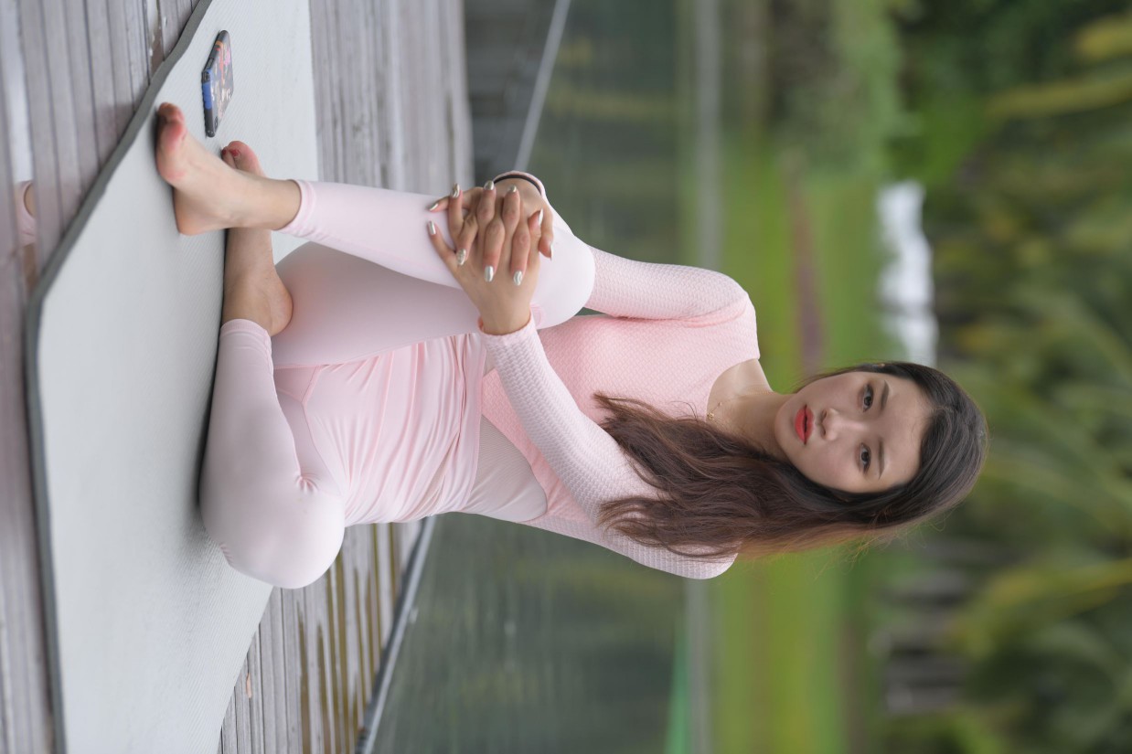 图片[7]-很漂亮眼睛也很大的白色瑜伽裤女孩【249P】00063-唯美街拍