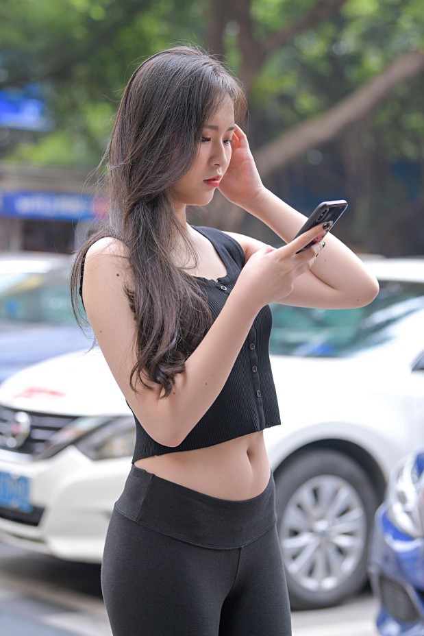 图片[5]-喝奶茶的黑色瑜伽裤长发姑娘【376P】00055-唯美街拍