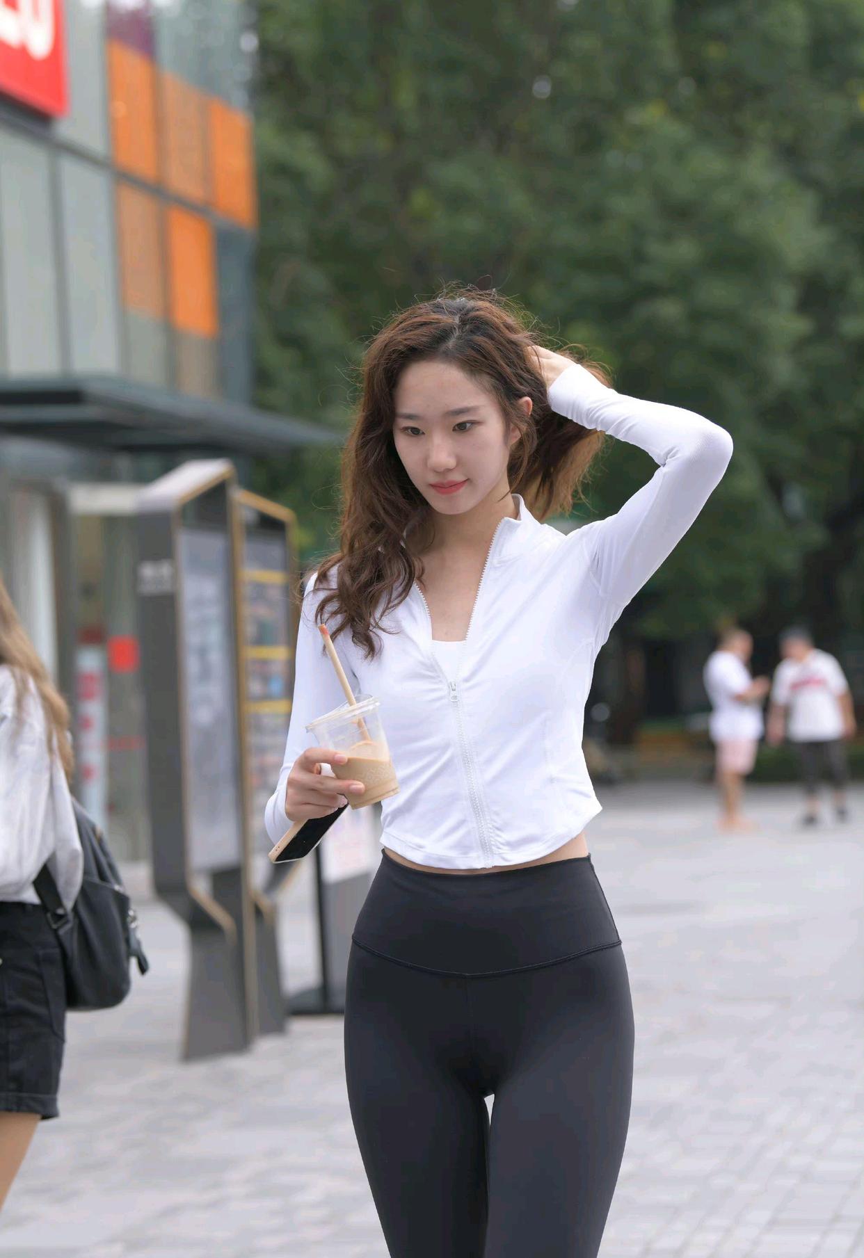 图片[5]-像刘亦菲的黑色瑜伽裤女孩J2237 340P1V-14.8GB-唯美街拍