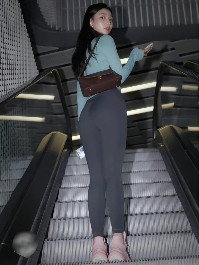 晚上逛商场的瑜伽裤漂亮女孩J2244 225P2V-15.1GB-唯美街拍