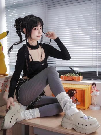 图片[9]-牛仔热裤+灰丝姑娘玩自拍-唯美街拍