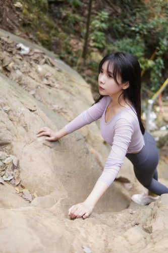 图片[8]-穿瑜伽裤爬山的长发少女-唯美街拍